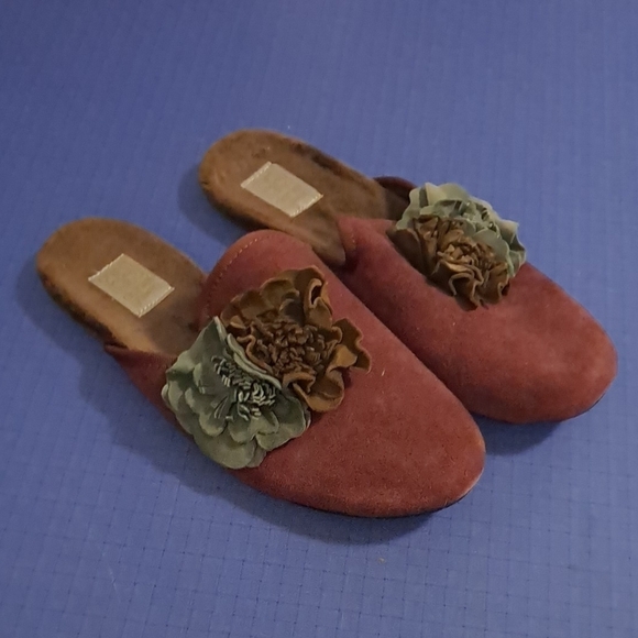 Gorgeous Daniel Green burgundy/purple suede floral embellished mules, sz 8 - Picture 3 of 10